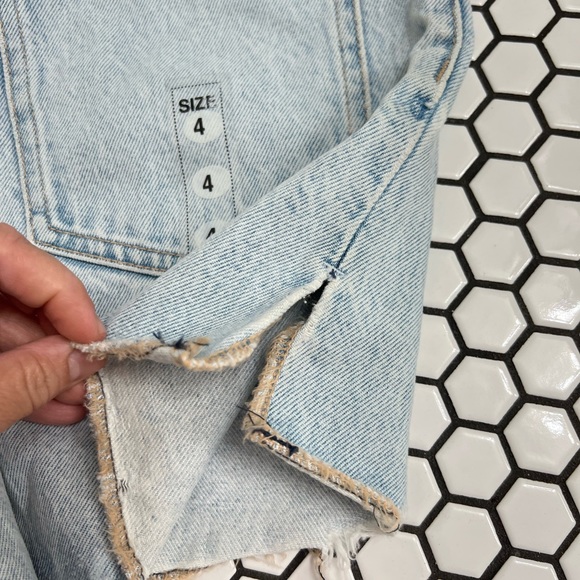 NWT guess jeans hi rise jean shorts size 4 - Picture 3 of 4
